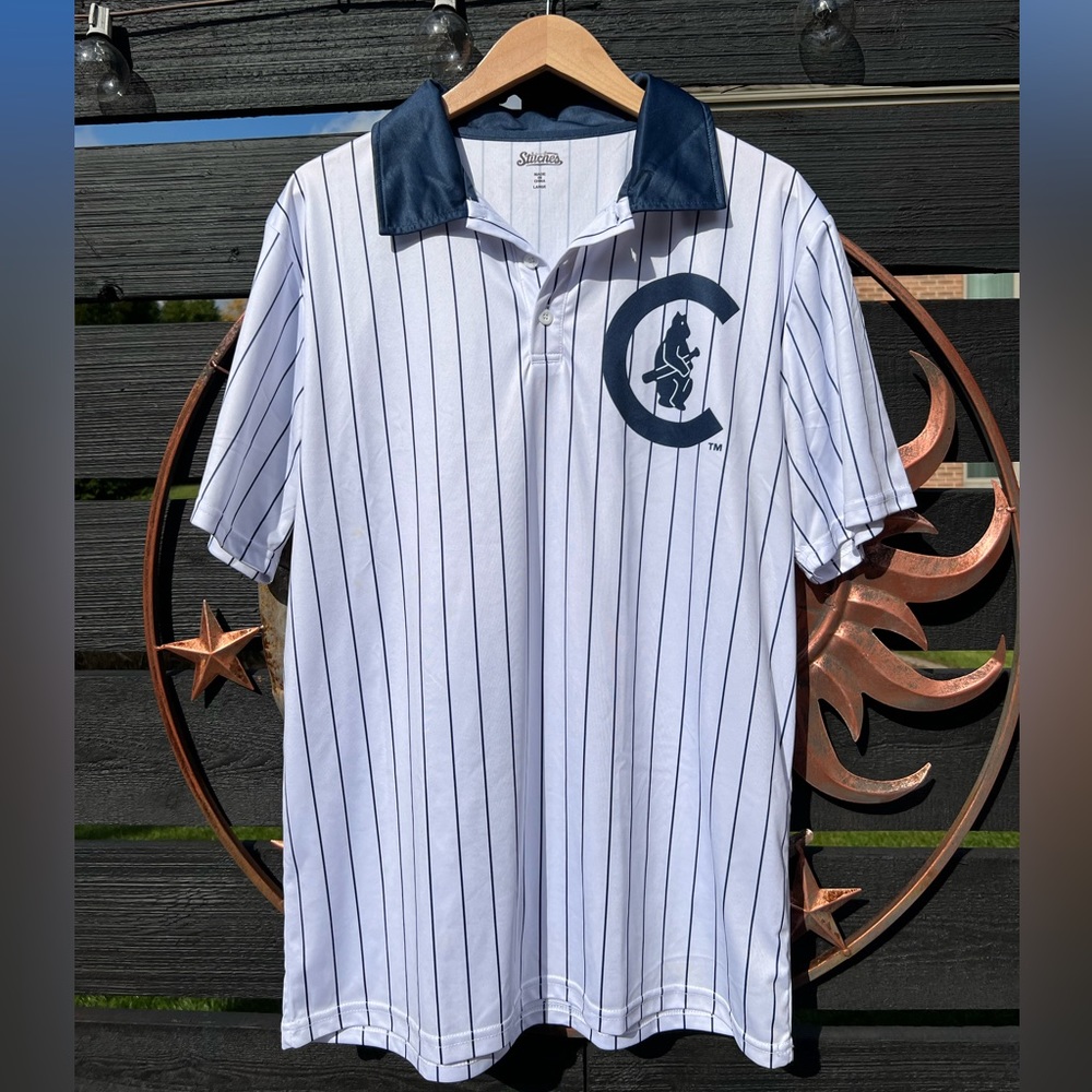 Striped Cubs Polo Size Large vintage logo